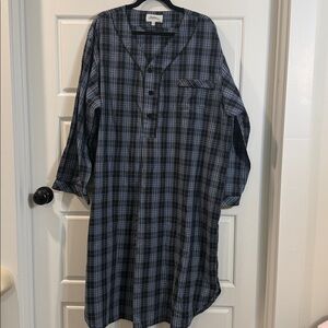 The Vermont Country Store Men’s Portuguese cotton poly  Nightshirt size L/XL